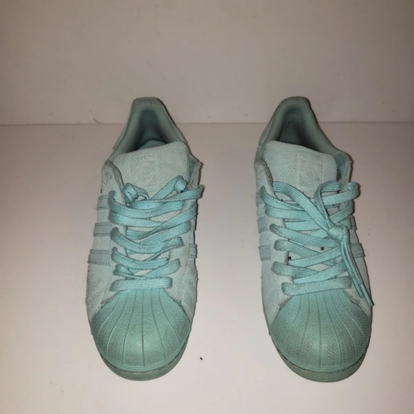 Adidas - Picture 3 of 4